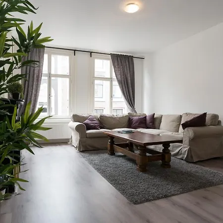 Homestay Beautiful House Next To Dam Square!