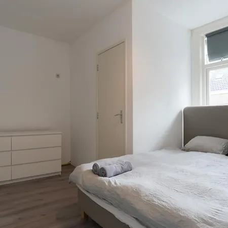 Beautiful House Next To Dam Square! Проживание в семье Амстердам
